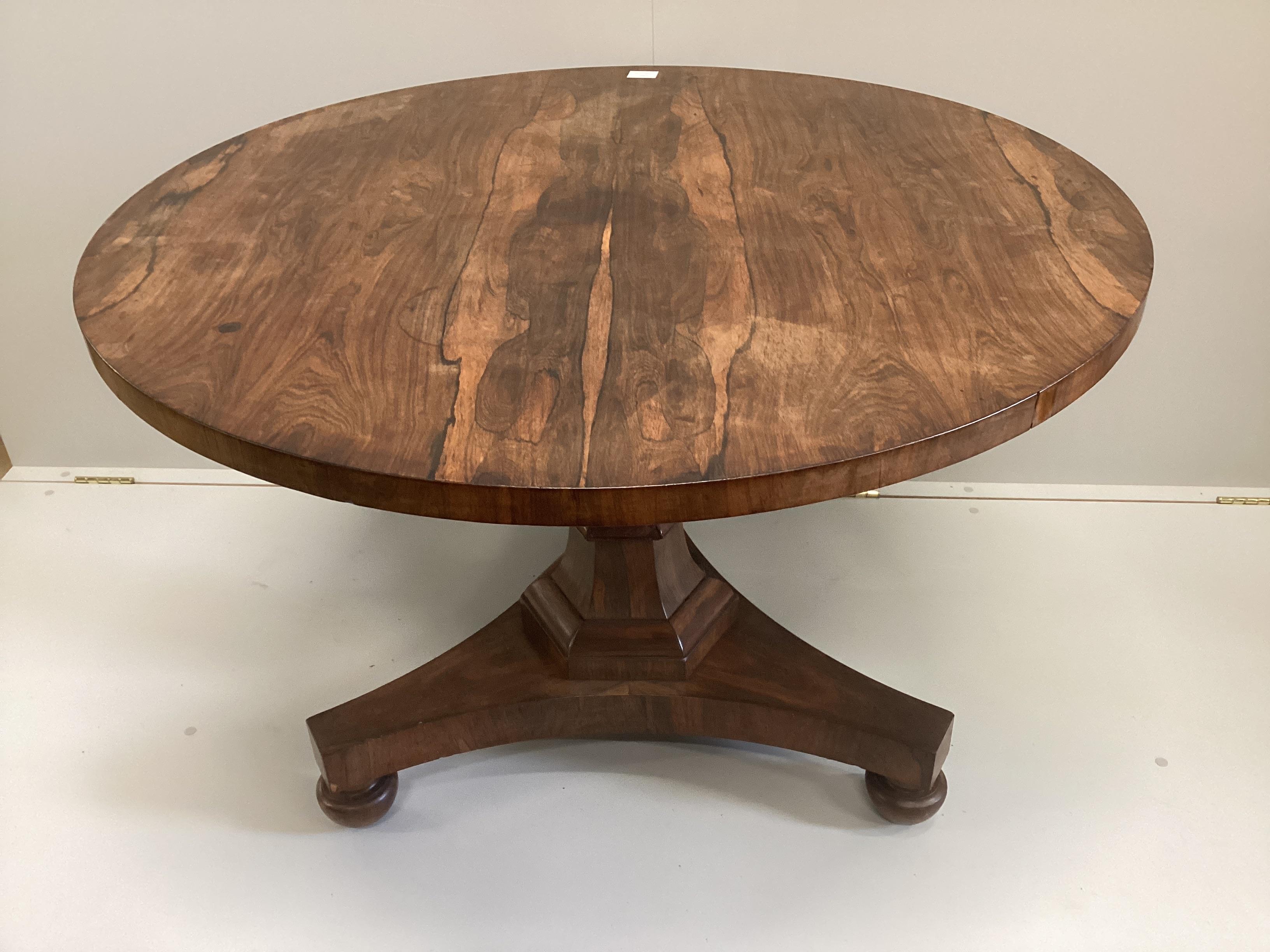 An early Victorian circular rosewood breakfast table, width 107cm, height 74cm
